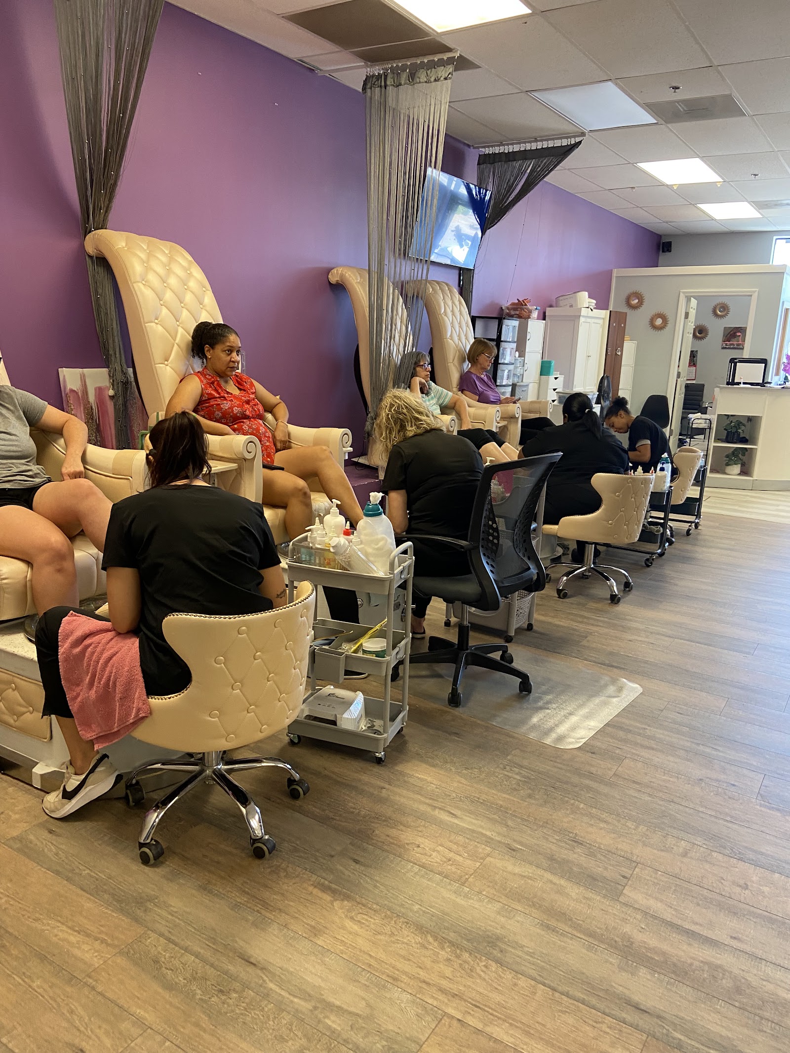 Pampered Beauty School of Nails logo